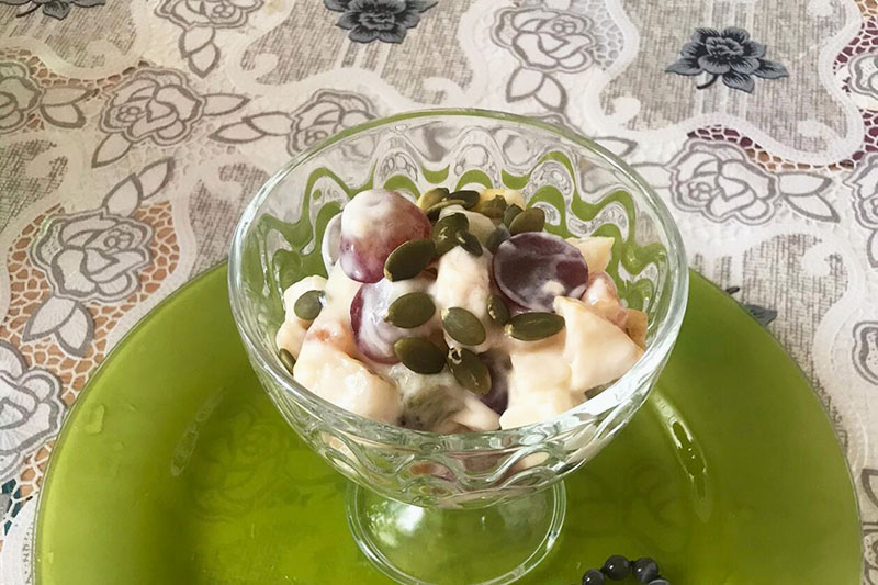 Фруктовый салат с йогуртом для детей